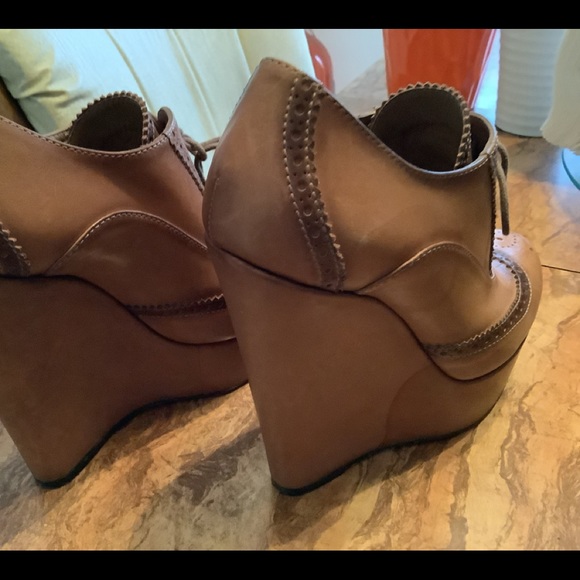 Gucci Oxford Leather Wedge Heels - Picture 3 of 11